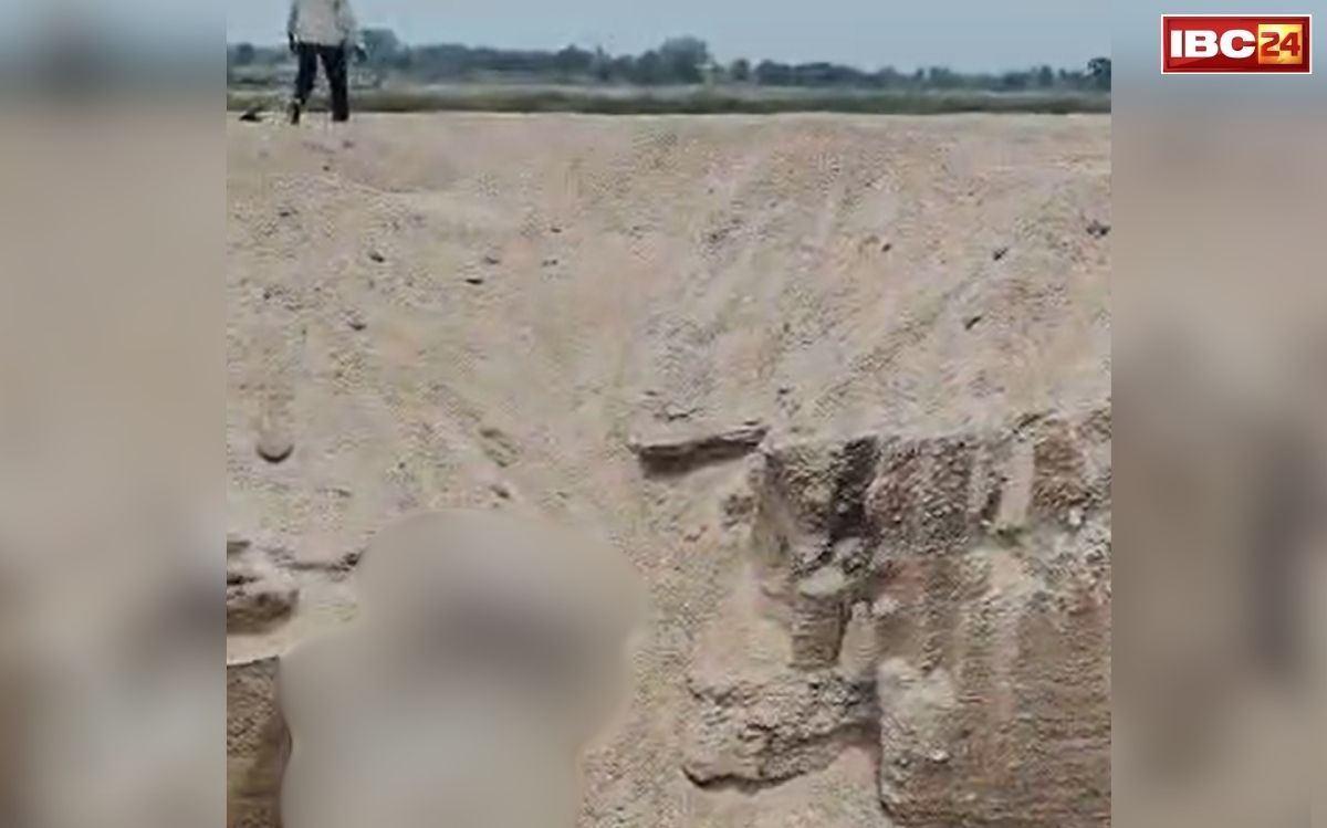 Dhamtari Human Skeleton Found: छत्तीसगढ़ के इस जिले में रेत माफियाओं ने पार की सारी हदें! शमशान घाट में किया खनन, जो मिला.. ग्रामीणों का फूटा गुस्सा