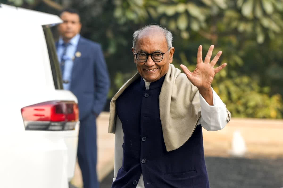 शह मात The Big Debate: हिंदुत्व पर लांछन, दिग्गी का नया दाव, हिंदुओं पर बयान से छिड़ा सियासी घमासान, क्या दिग्विजय सिंह गढ़ रहे नया नेरेटिव?