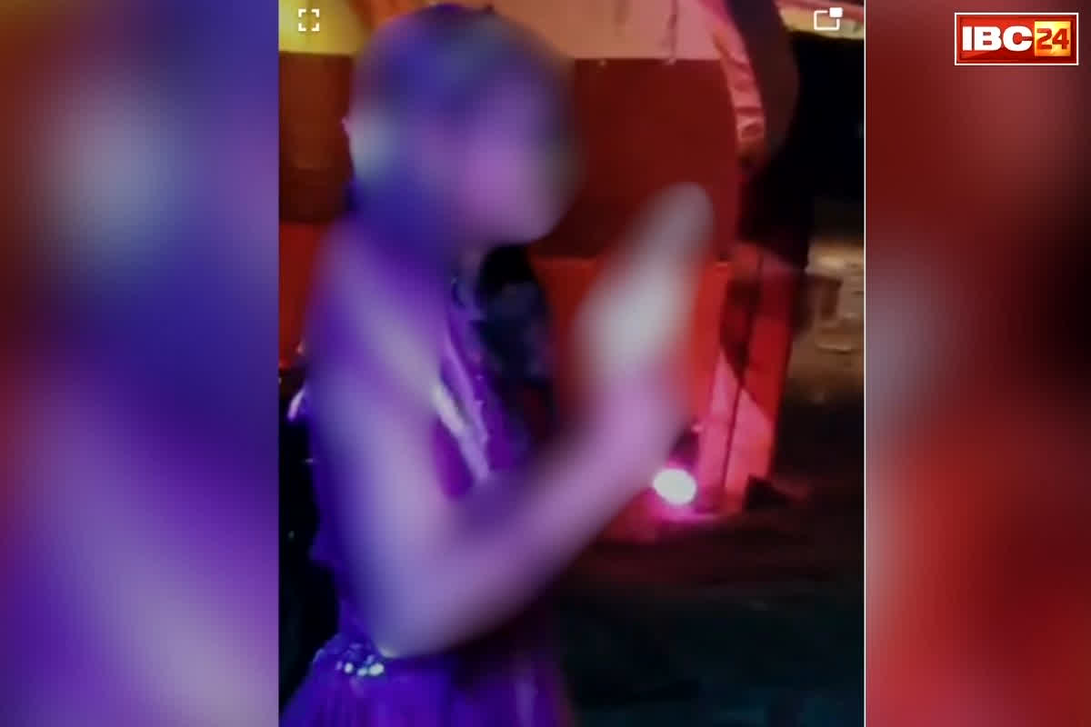 Pratapgarh Girl Viral Video: शादी में गूंजा ‘तमंचे पे डिस्को’ का लाइव वर्जन, युवती ने हाथ में हथियार लेकर किया अजब-गजब डांस, वीडियो सोशल मीडिया में हुआ वायरल