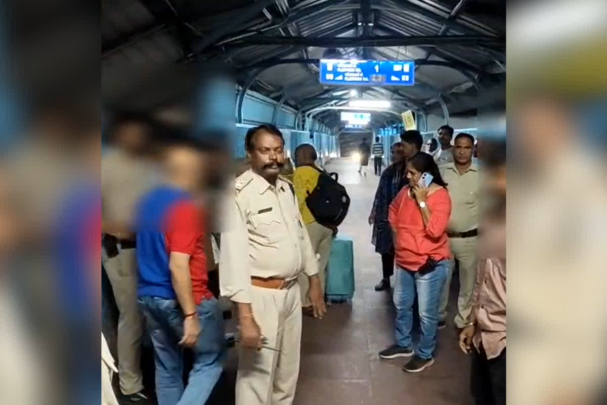 Ujjain Human Trafficking Suspicion : आधी रात एक्सप्रेस में पुलिस का बड़ा एक्शन! इस वजह से ट्रेन से उतारे गए 44 किशोर, जांच में सामने आए चौंकाने वाले राज़
