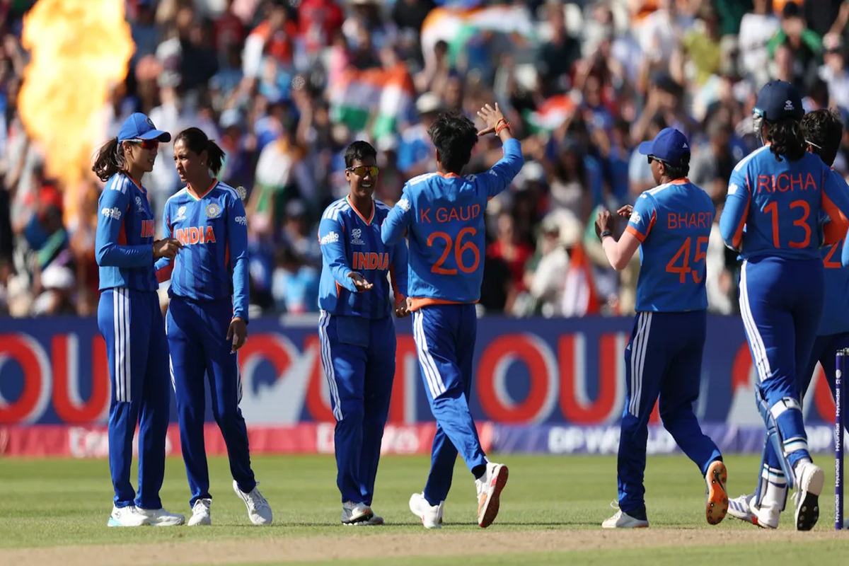 Women T20 WC 2026 Ind vs Pak Highlights: स्मृति की फिफ्टी तो दीप्ति का पंजा.. 17 ओवर में ही चित हो गई पाकिस्तानी टीम, भारत ने इतने रनों से दी मात