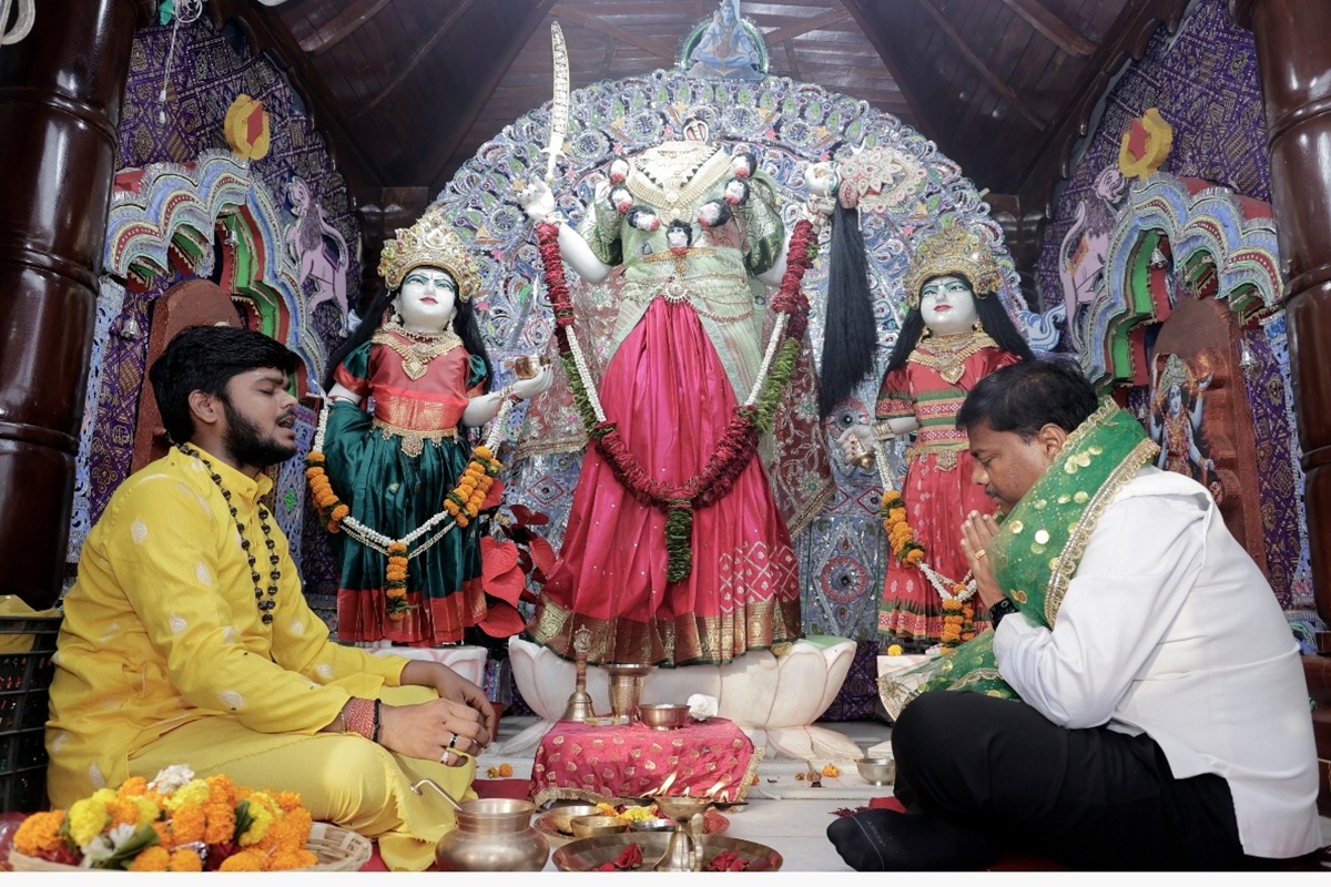 Maa Matangi Divya Dham: मां मातंगी दिव्य धाम पहुंचे मंत्री केदार कश्यप, पूजा-अर्चना कर देवियों का लिया आशीर्वाद, डॉ. प्रेम साई महाराज से भी की मुलाकात