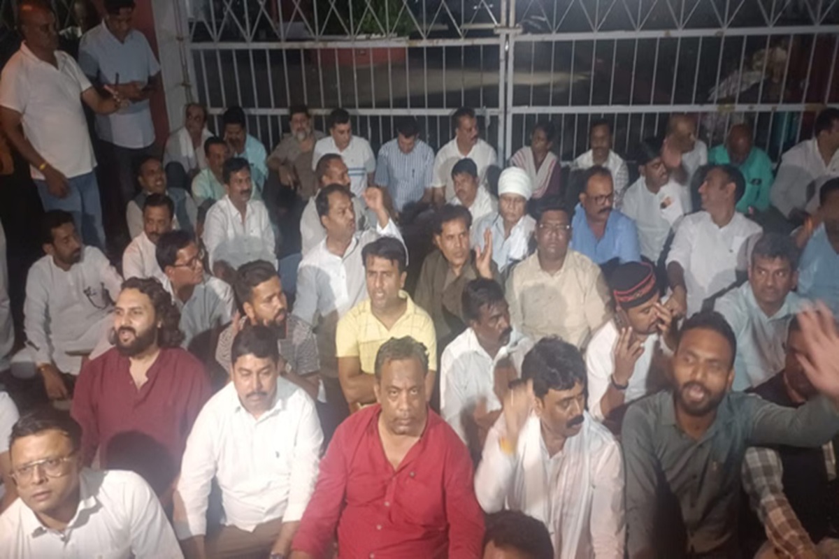 Meenakshi Natarajan Nomination Case: मीनाक्षी नटराजन का नामांकन रद्द होने से MP में नया बवाल! कांग्रेस नेताओं ने EC दफ्तर के बाहर दिया धरना, लगाए कई गंभीर आरोप