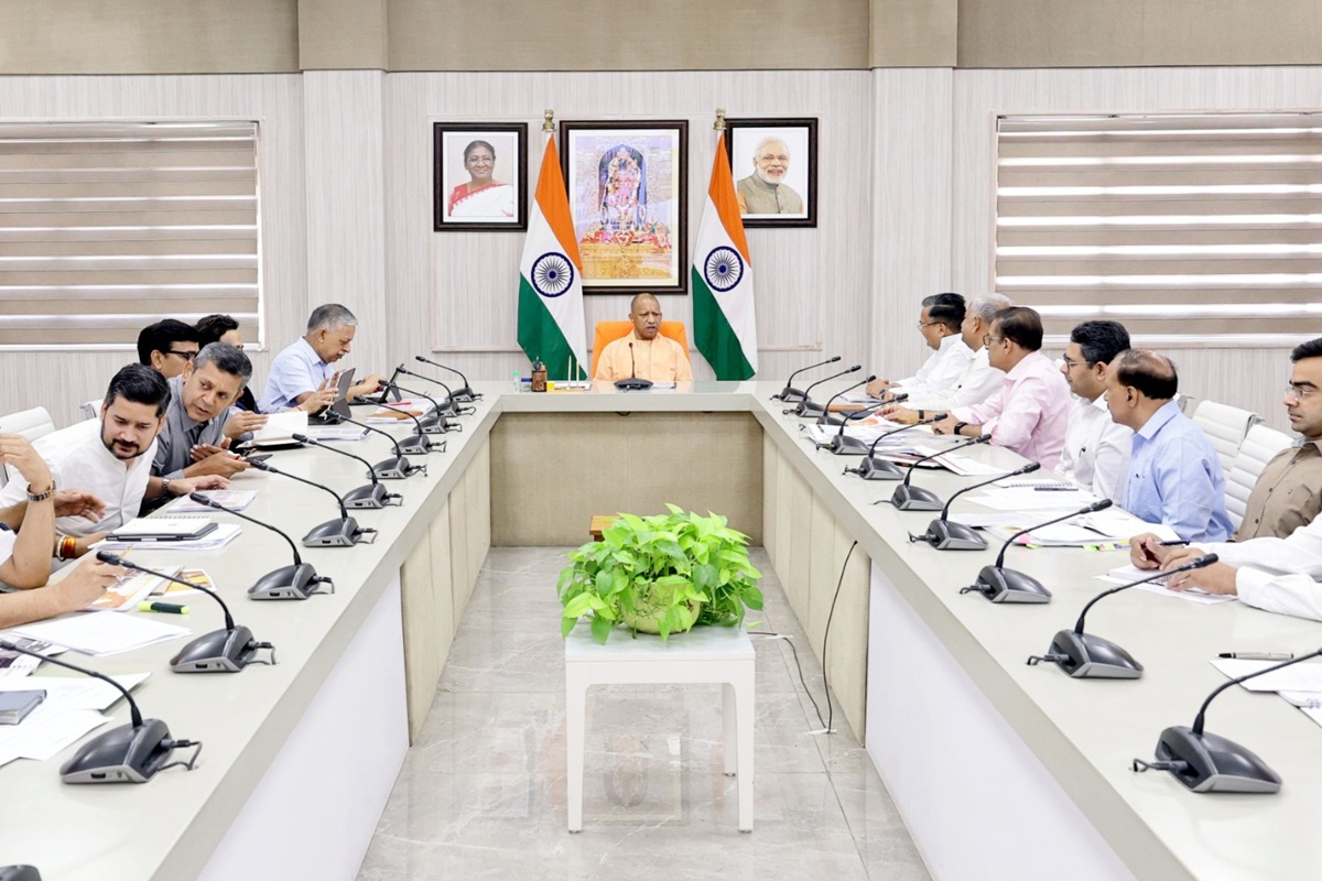UP News: CM योगी ने देखी पर्यटन विभाग की एक-एक फाइल! बैठक में की इन विकासकार्यों की समीक्षा, अफसरों से कहा- रोजगार सृजन से जोड़कर पर्यटन की बढ़ाएं आगे