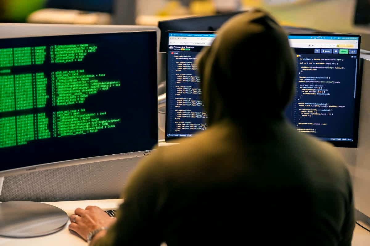 Account Hacking Warning Sign: आपका अकाउंट आपके हाथ में है या किसी और के कंट्रोल में? ये 2 हैरान कर देने वाले तरीके बताएंगे पूरी सच्चाई