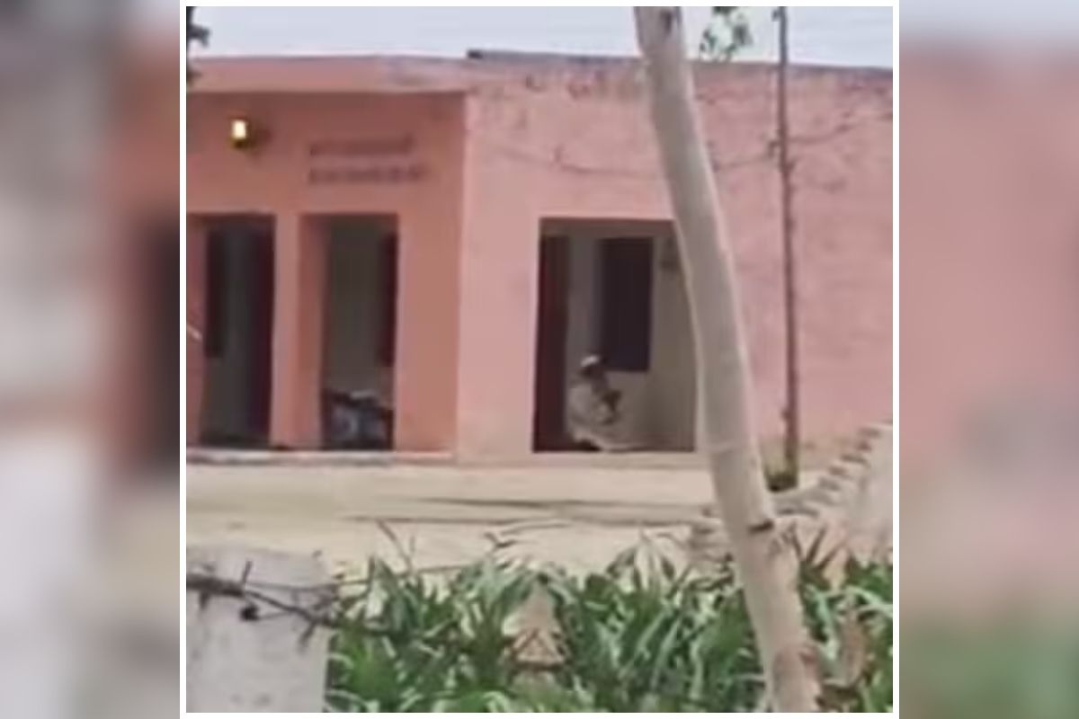 Bulandshahr News: हनुमान मंदिर में ऐसा काम कर रहा था युवक, वीडियो वायरल हुआ तो मचा बवाल, अब ग्रामीणों में आक्रोश