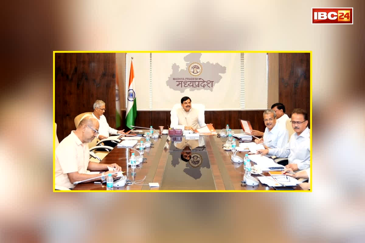 CM Dr. Mohan Yadav News: तीर्थदर्शन योजना से जुड़ेंगे राज्य के ज्योतिर्लिंग, शक्तिपीठ और देवस्थान, समीक्षा बैठक में सीएम डॉ. मोहन यादव ने अधिकारियों को दिए निर्देश