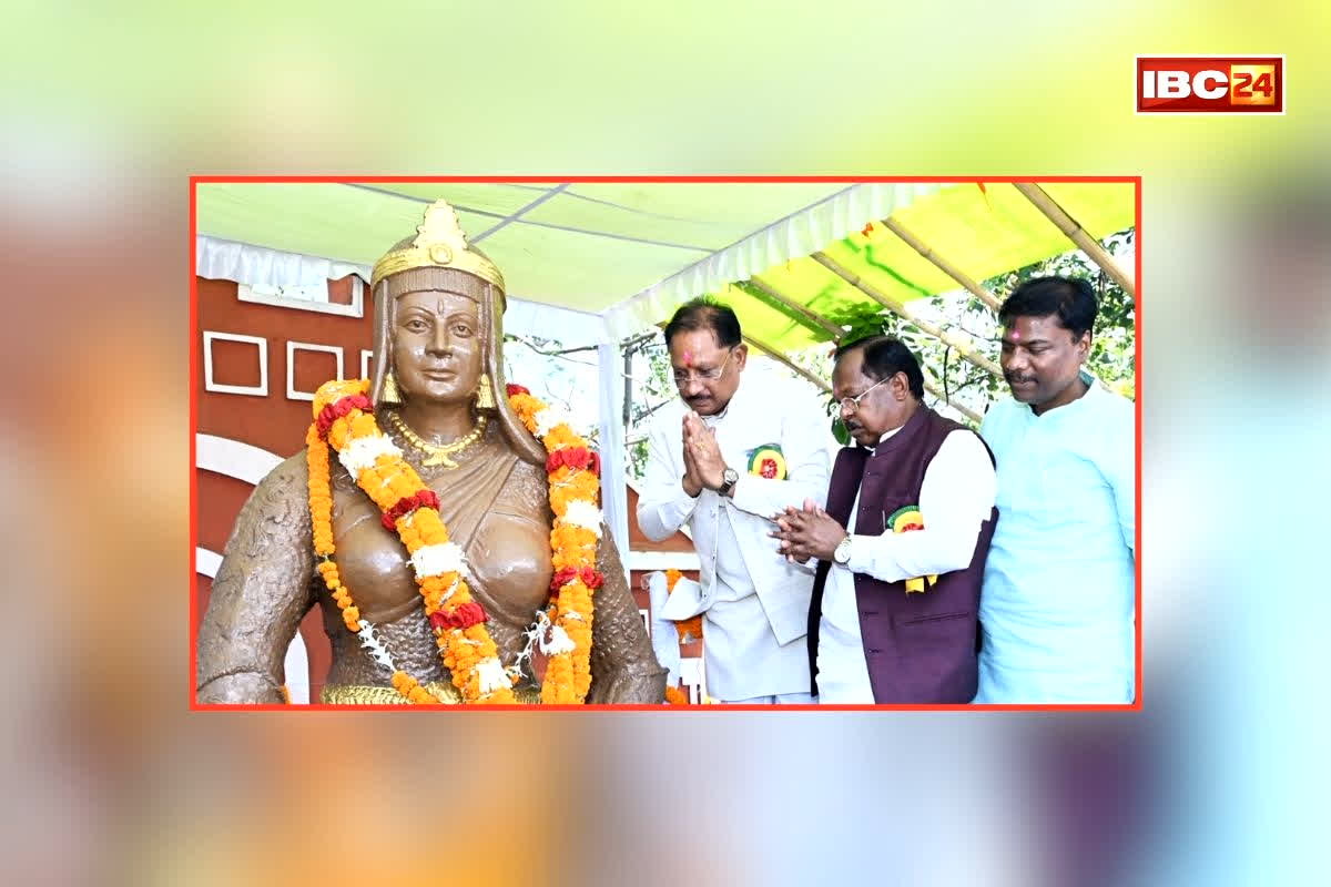 Rani Durgavati Balidan Diwas: रानी दुर्गावती के बलिदान दिवस पर आयोजित कार्यक्रम में शामिल हुए सीएम साय, प्रतिमा पर माल्यार्पण कर किया नमन, वीरांगना के शौर्य और त्याग को किया याद