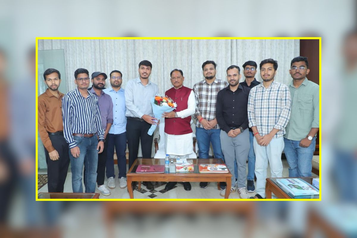 CM Sai With UPSC Candidates: मेहनत और जुनून के आगे झुकी हर मुश्किल, गरीब परिवारों के बच्चों ने कर दिखाया कमाल, मिलकर सीएम साय भी हुए गदगद
