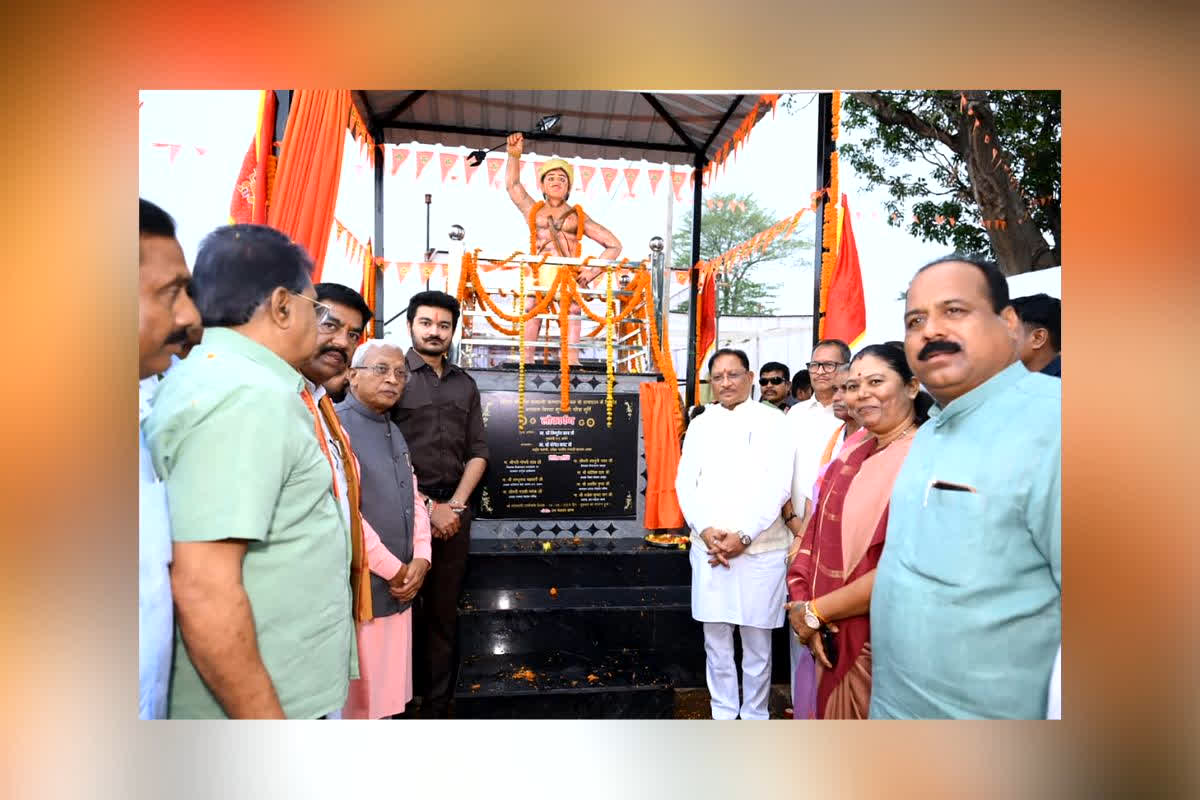 CM Vishnu Deo Sai Jashpur Visit :  सीएम विष्णुदेव साय ने किया भगवान बिरसा मुंडा की प्रतिमा का अनावरण, अब ‘बिरसा मुंडा चौक’ के नाम से जानी जाएगी यह जगह