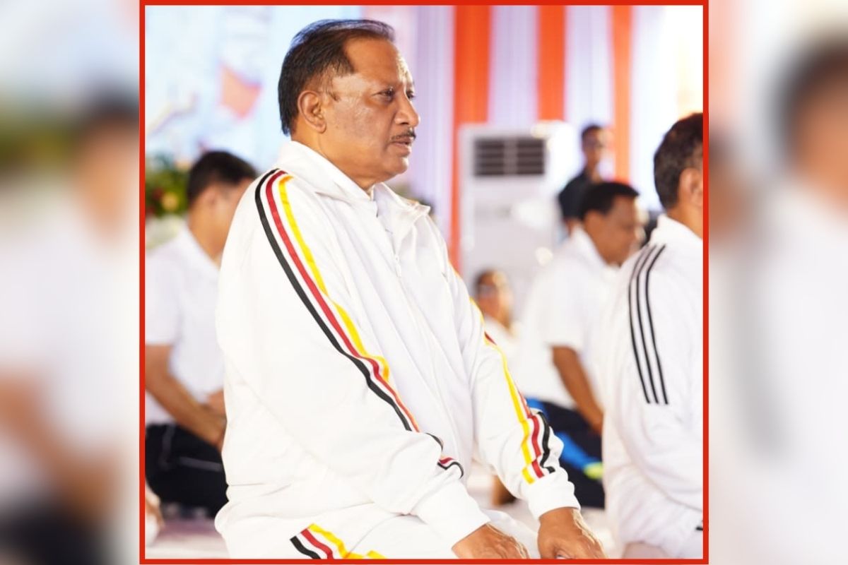 CM Vishnu Deo Sai Yoga Day: ‘योग को बनाएं जीवन का हिस्सा’, 12वें अंतर्राष्ट्रीय योग दिवस पर सीएम साय ने किया सामूहिक योगाभ्यास, युवाओं से की खास अपील