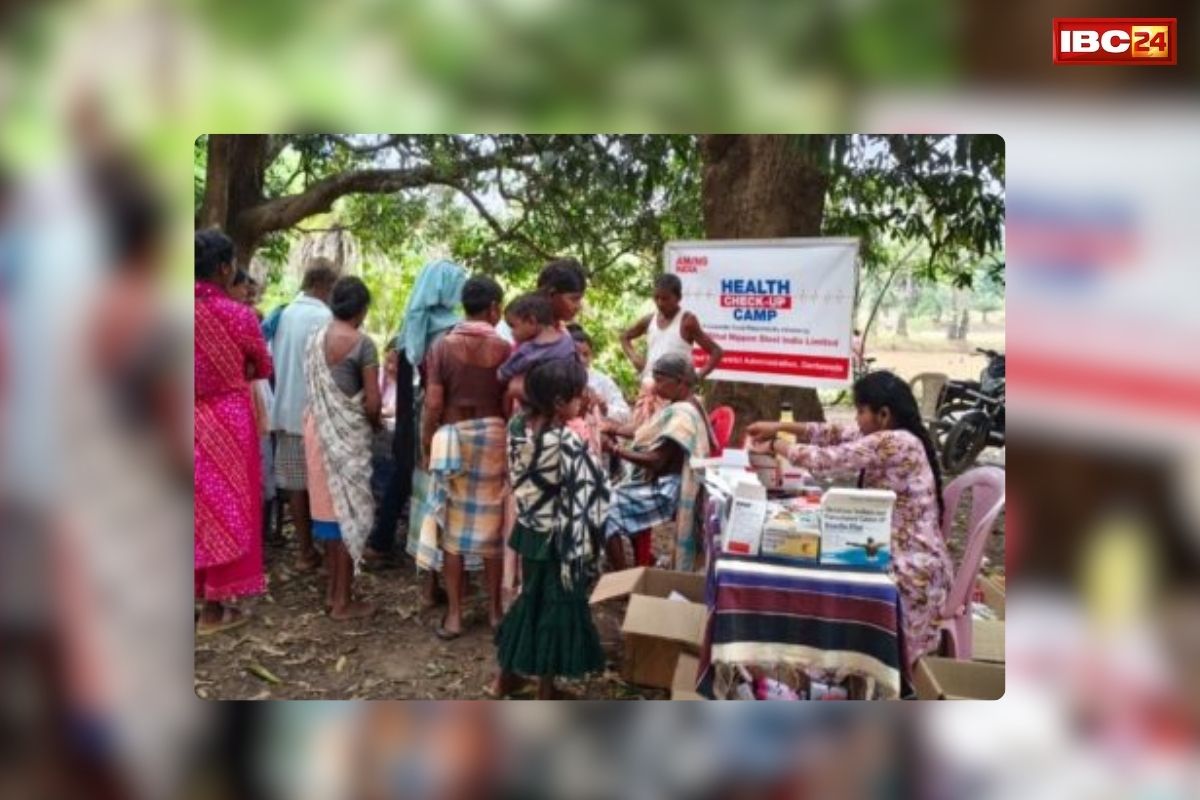 Dantewada News: फूलपाड़ में AM/NS इंडिया का विशेष स्वास्थ्य शिविर, ग्रामीणों का हुआ मुफ्त इलाज, बीपी, शुगर और मलेरिया की हुई जांच