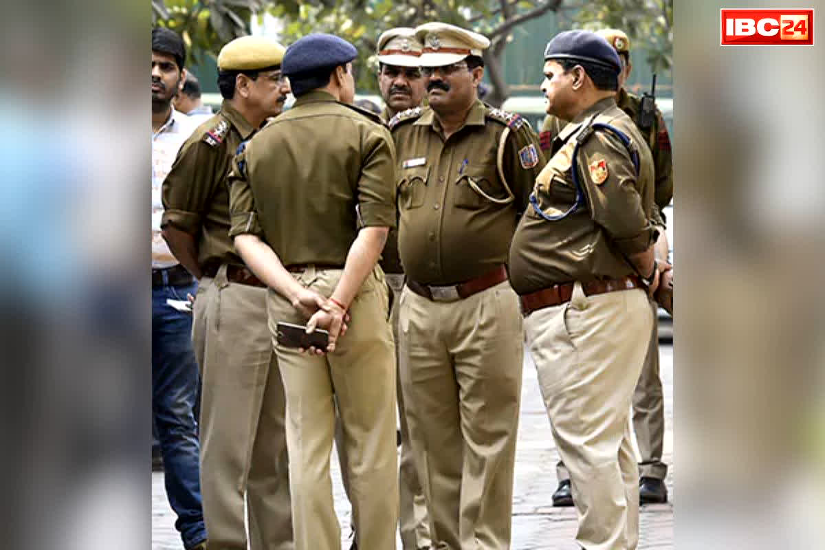 Delhi Police Latest News: एसी रूम से बाहर आएंगे पुलिस के अफसर.. हर दिन 3 घंटे खुद ही करेंगे पैदल गश्त, जानें पुलिस कमिश्नर के इस आदेश की वजह