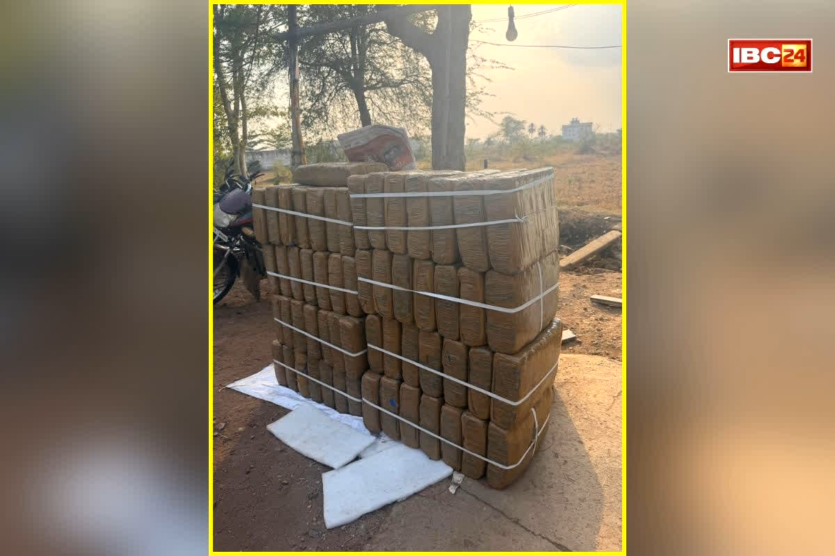 Ganja Seized in Dhamtari: पिकअप और कार में नशे के सामान की हो रही थी तस्करी, देखकर पुलिस और सायबर सेल के भी उड़े होश, इतने आरोपियों को किया गिरफ्तार