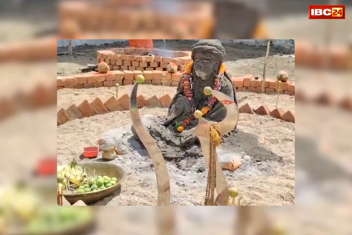 Dhamtari Triveni Nandgiri News: भीषण गर्मी में धूनी के बीच साधना, आखिर कौन है छत्तीसगढ़ की ये त्रिवेणी नंदगिरि? जिसे देखने उमड़ रही भीड़