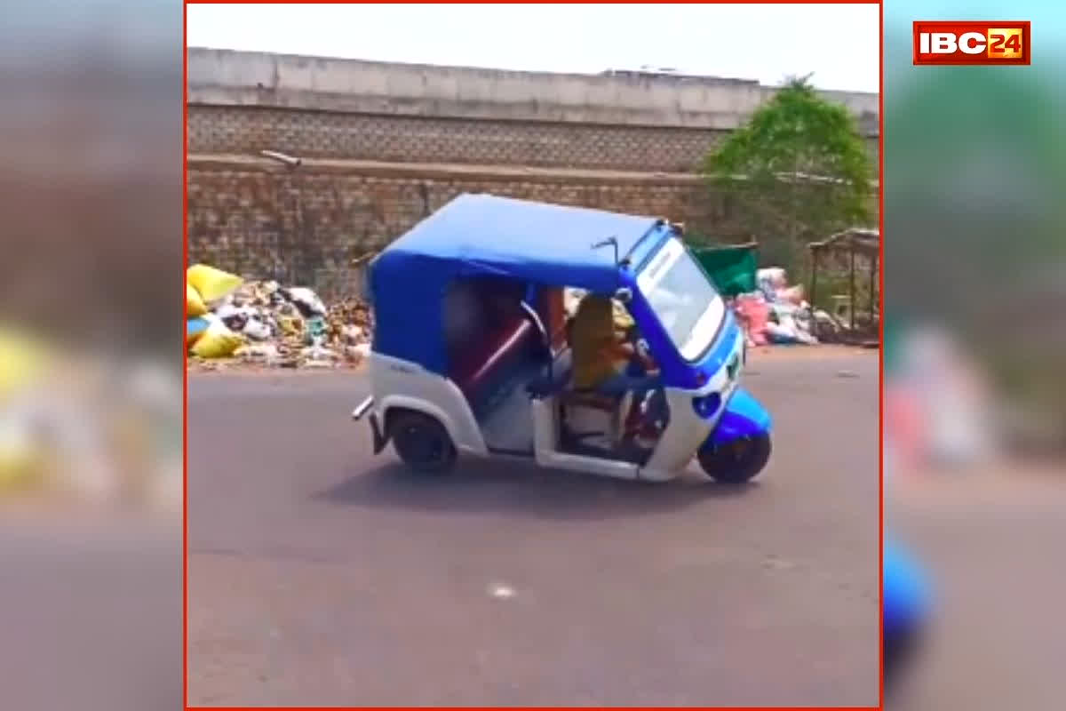 E-Rickshaw Stunt Video: ई-रिक्शा चालक ने बीच सड़क पर किया ऐसा कारनामा, वीडियो वायरल होते ही तलाश में जुटी पुलिस, आप भी देखें