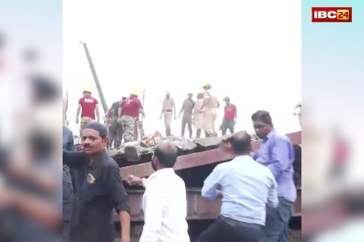 Kolkata Collapse Warehouse: अचानक शेड ढहा और देखते ही देखते मच गई चीख पुकार, अबतक इतने मजदूरों की मौत, बढ़ सकता है आंकड़ा, 50 से ज्यादा मलबे में दबे