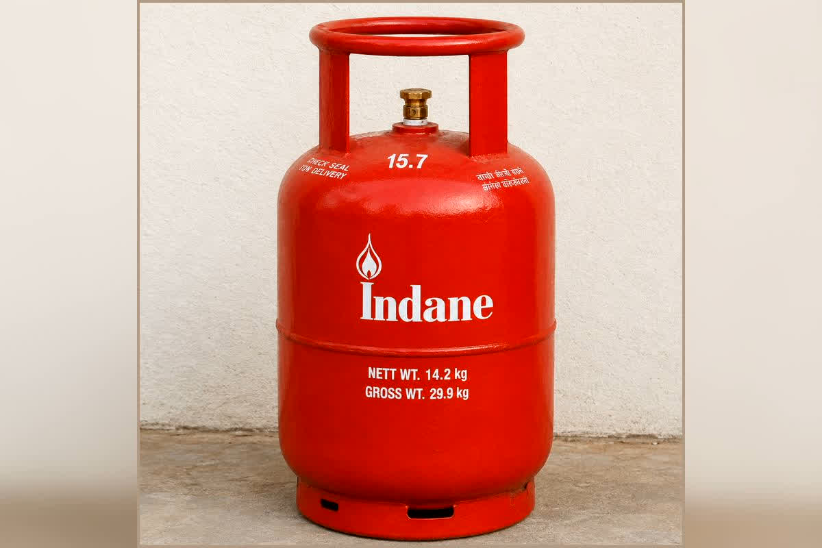 LPG Gas Cylinder Price Today: क्या आज फिर बदल गए गैस सिलेंडर के रेट? तेल कंपनियों की नई एडवाइजरी जारी, तुरंत चेक करें आज का ताजा रेट कहीं जेब पर न पड़ जाए भारी!