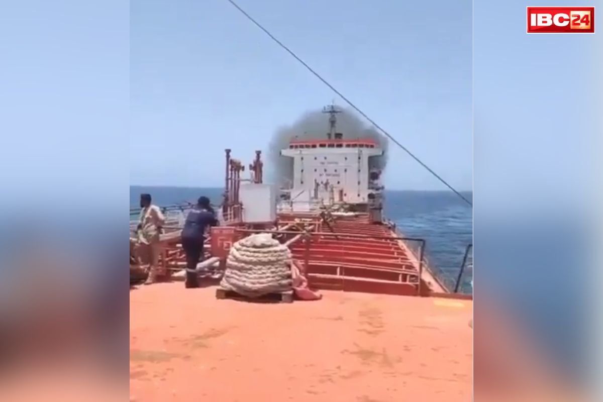 Oman Oil Tanker Fire Video: ओमान तट पर तेल टेंकर में लगी भीषण आग, इस हाल में फंसे से 24 भारतीय चालक दल के सदस्य, जानें कैसे किया गया रेस्क्यू