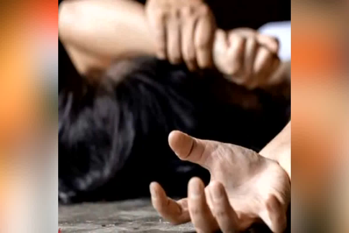 Pilibhit 9 Saal ki Bacchi Se Rape : हैवानियत की हदें पार! 9 साल की मासूम को 2 दिन तक कैद रख 66 साल के बुजुर्ग ने की दरिंदगी, अंदर का नज़ारा देख दंग रह गई पुलिस