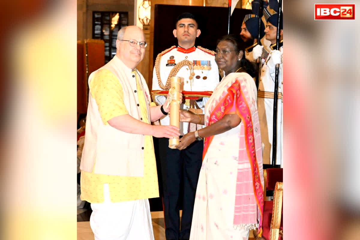 President Murmu Padma Awards 2026: राष्ट्रपति द्रौपदी मुर्मू के हाथों आज 65 नागरिकों का सम्मान.. 320 शिक्षण संस्थानों की स्थापना करने वाले भी डॉ. प्रभाकर बसप्रभु को भी मिलेगा यह अलंकरण