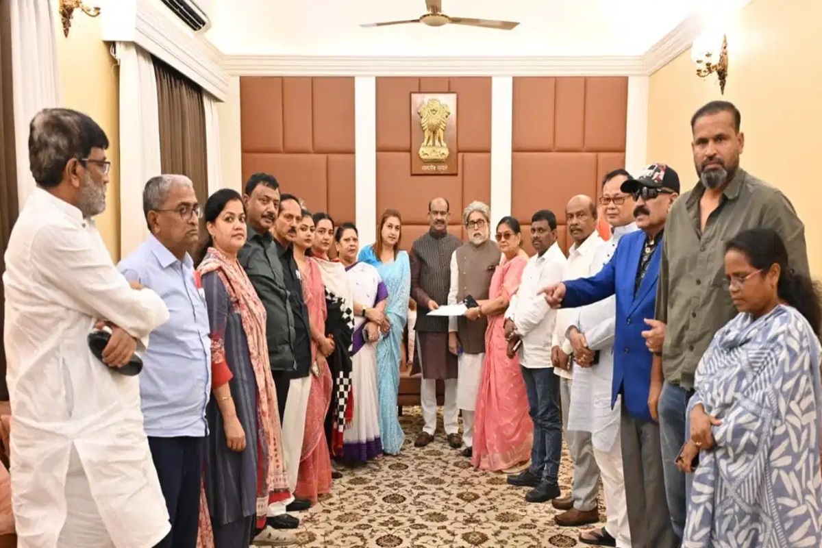 TMC Crisis Latest Updates: इस पार्टी में होगा TMC के बागी गुट का विलय, स्पीकर ओम बिरला से मिले 20 सांसद, NDA का कर सकते हैं समर्थन