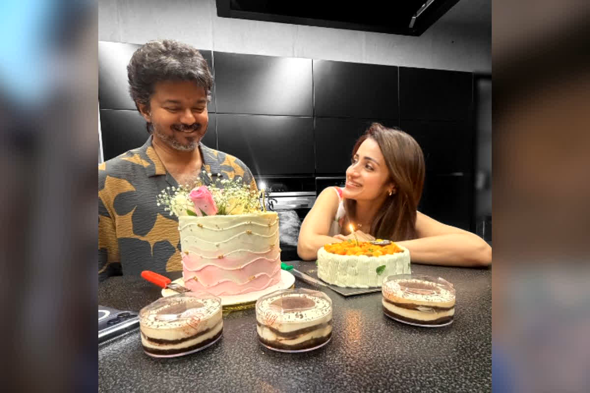 Thalapathy Vijay Birthday Trisha Krishnan : आधी रात को 5 केक के साथ सेलिब्रेशन! तृषा के इस पोस्ट ने थलपति विजय संग रिश्ते की चर्चाओं को फिर दी हवा