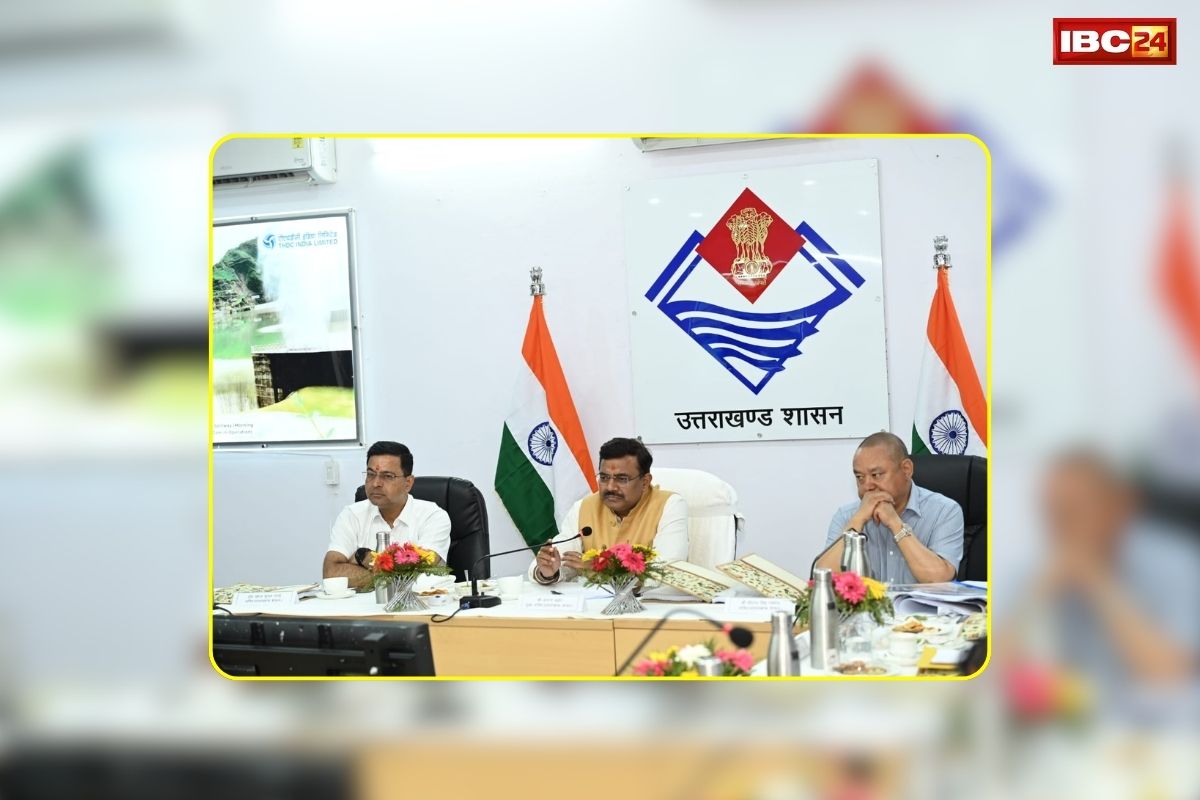 Uttarakhand News: समीक्षा बैठक में मुख्य सचिव के कड़े तेवर, अधिकारियों को दिए सख्त निर्देश, बोले- विकास कार्यों में लाएं तेजी