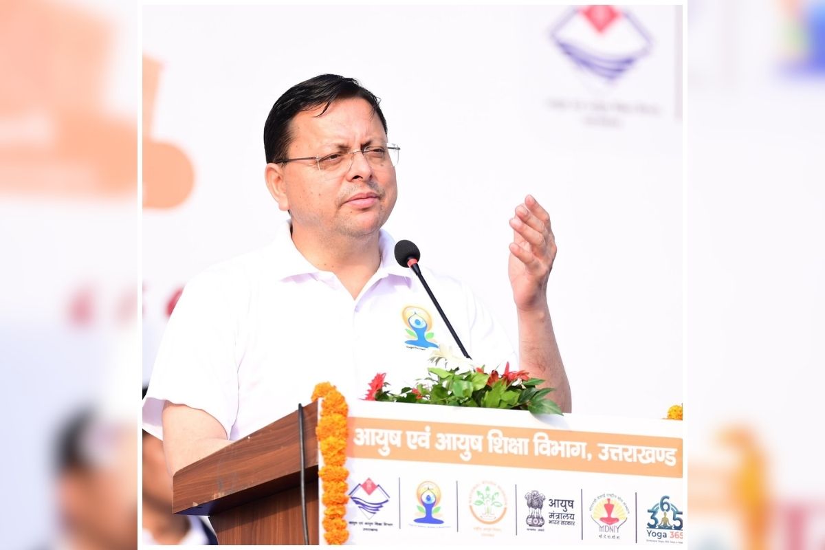 Uttarakhand News: देहरादून में ‘रन फॉर योगा’ कार्यक्रम में शामिल हुए CM धामी, युवाओं से किया योग अपनाने का आह्वान