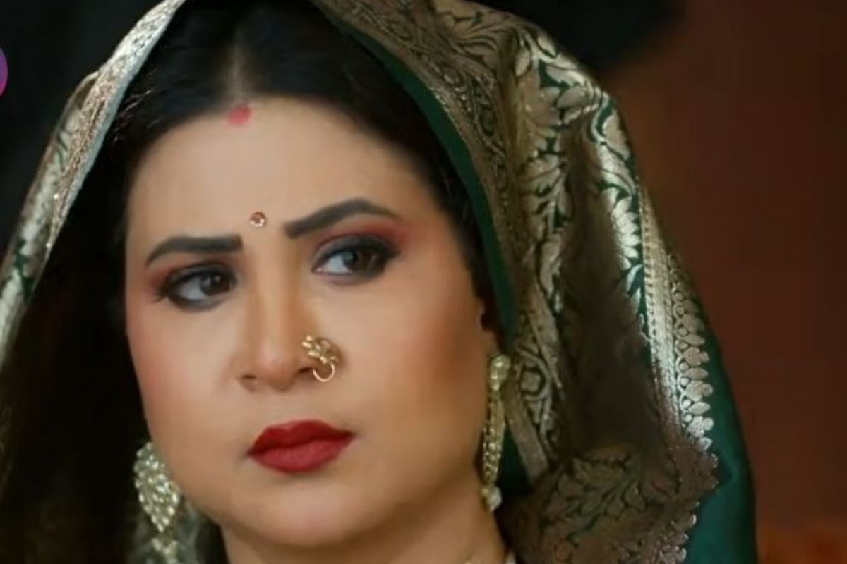 Vasudha: चंद्रिका के बदले हुए रवैये पर उठाई संतोष ने उँगली! क्या वसुधा की सफलता का क्रेडिट छीनकर, चंद्रिका बनाना चाहती है उसे अपना गुलाम?