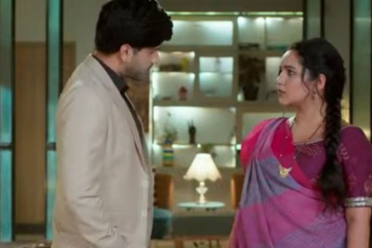 Vasudha Upcoming Twist: एक अपमान ने खोल दी वसुधा की बंद आँखें! क्या अब घूंघट वाली बहु सिखाएगी, अंग्रेजों को हिंदी का पाठ? यहां देखें..