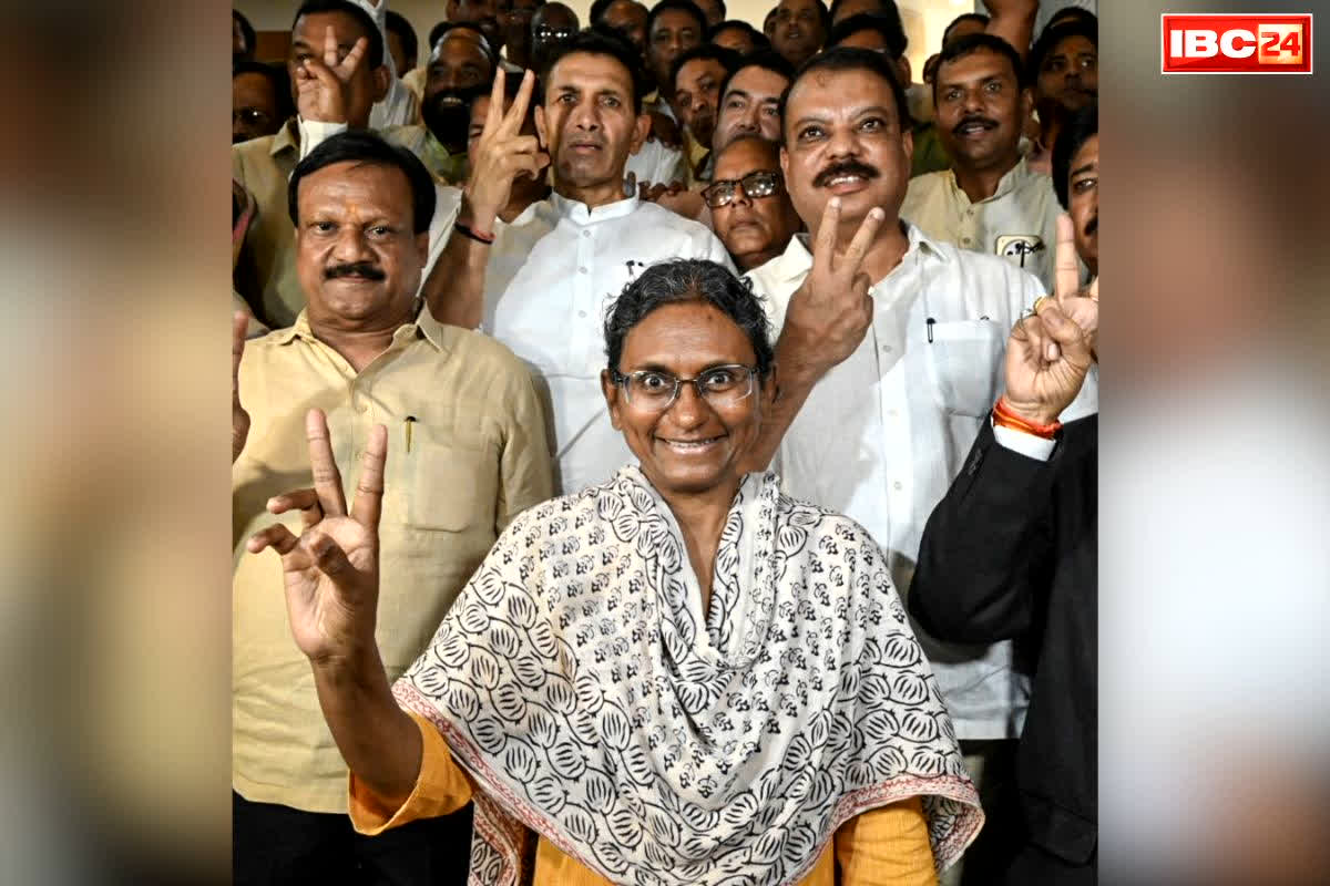 Meenakshi Natarajan Latest News: मीनाक्षी नटराजन के समर्थन में उतरा कांग्रेस का लीडरशिप.. कल 12 बजे इलेक्शन कमिश्नर से करेंगे मुलाक़ात