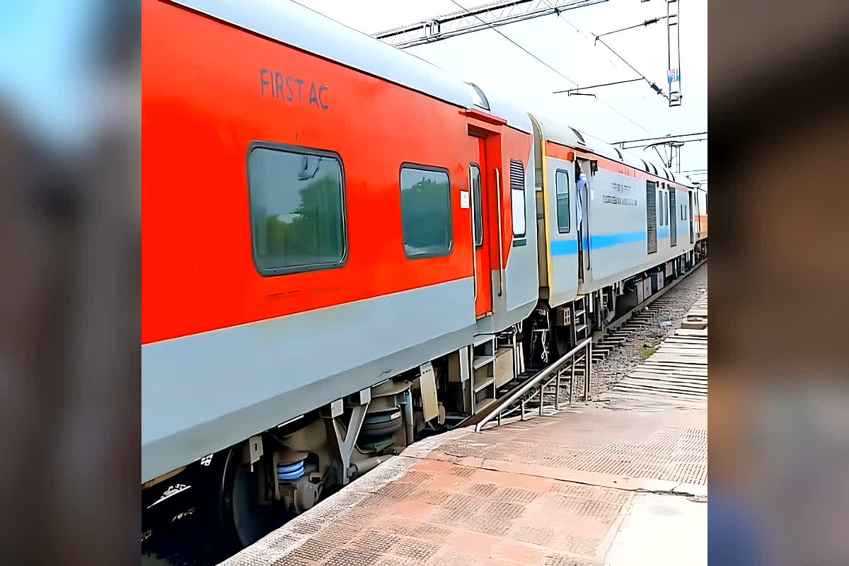 Ambikapur Delhi Train Update :  सरगुजा से दिल्ली जाने वाले  यात्रियों के लिए रेलवे का बड़ा तोहफा, अब हफ्ते में 2 दिन दौड़ेगी यह पसंदीदा एक्सप्रेस ट्रेन!