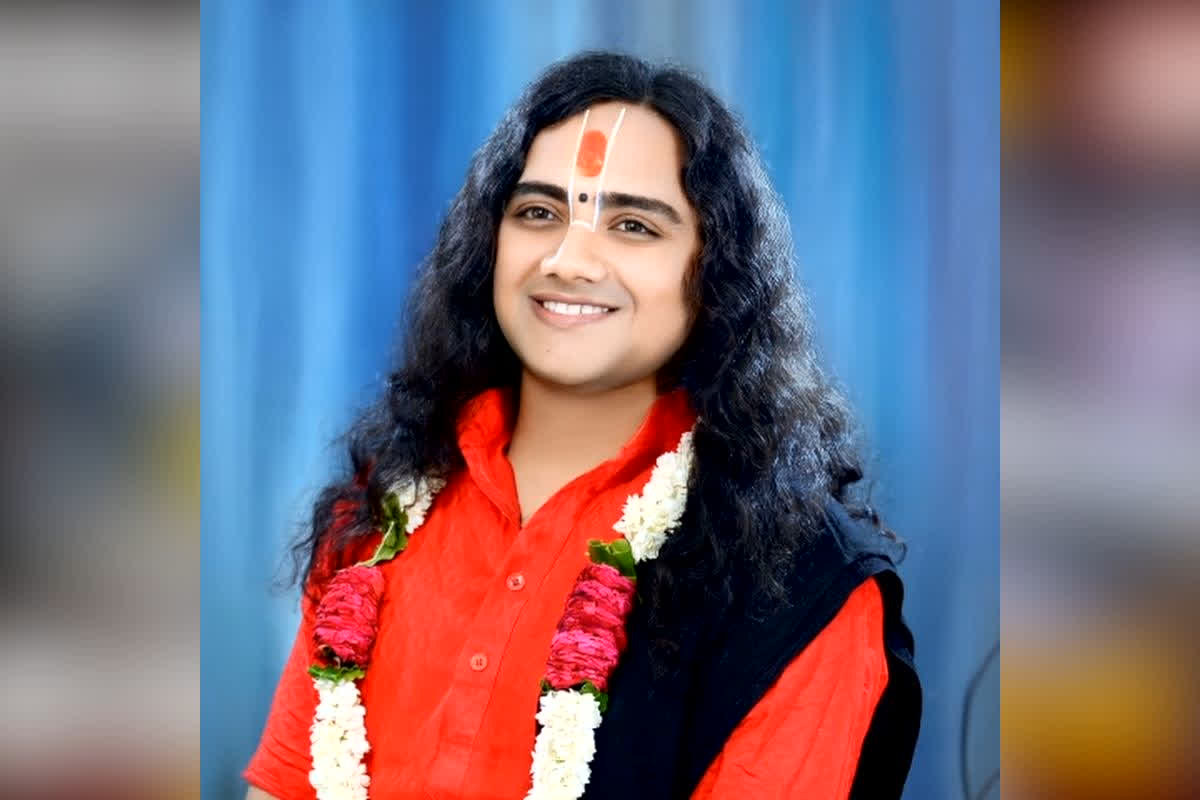 Ayodhya Pawandev Maharaj Case : शादी का सपना दिखाकर रचाई ‘लीला’! मंदिर में फेरे, साथ रहने का दावा और फिर… मशहूर कथावाचक पर  महिला ने लगाए गंभीर आरोप