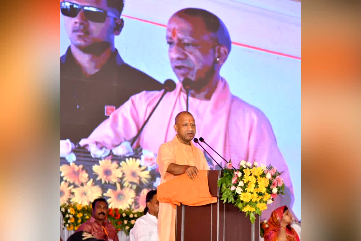 CM Yogi Adityanath In Ayodhya : “जो कभी रामलला के दर्शन करने नहीं आए, वही आज रामभक्ति की बात कर रहे”, सीएम योगी ने विपक्ष पर बोला हमला