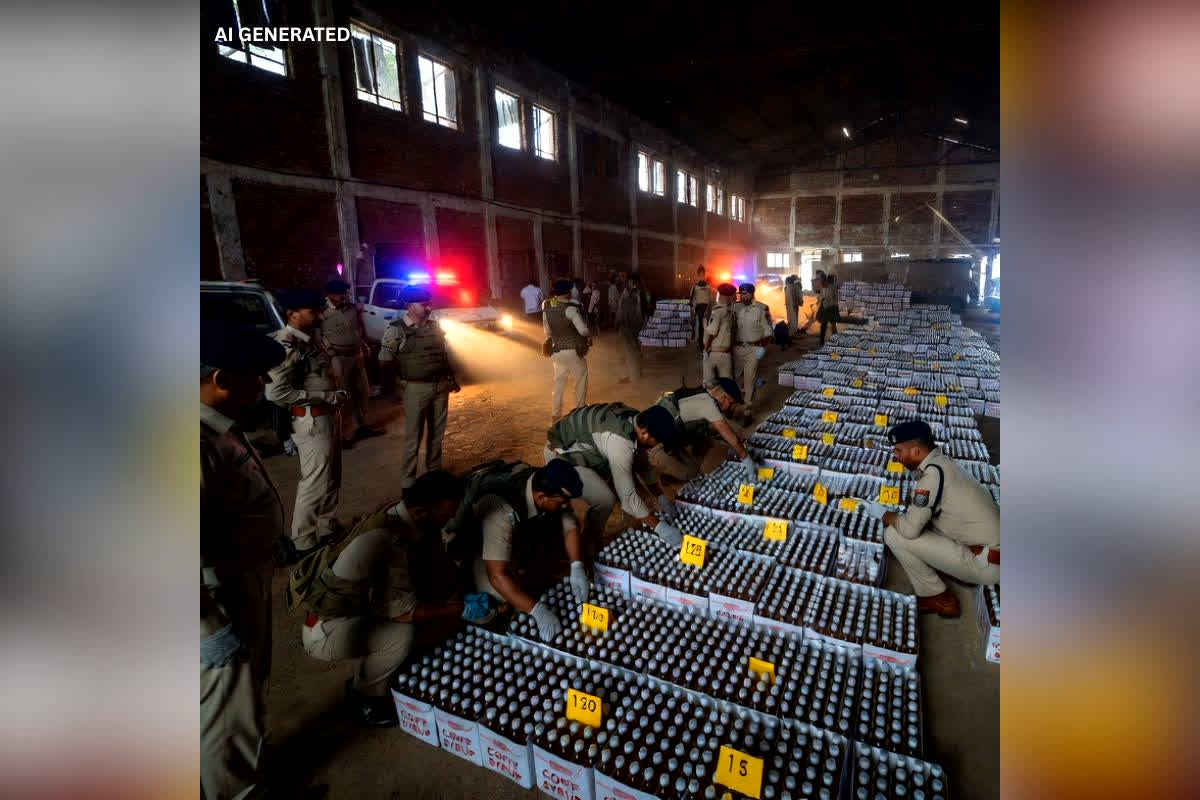 Banned Cough Syrup Seized In Bihar : बंद गोदाम में चल रहा था करोड़ों का खेल! पुलिस ने ताला तोड़ा तो उड़ गए होश, 2100 लीटर प्रतिबंधित कफ सिरप बरामद