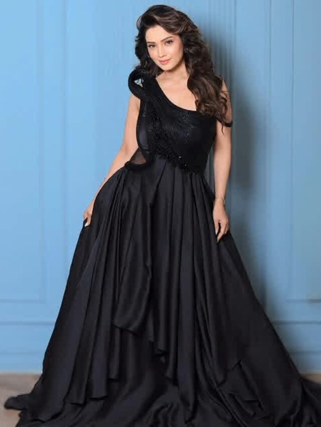 Adaa Khan Hot Pic: टीवी की 'नागिन' ने ऑफ शोल्डर ब्लैक गाउन में दिखाया हॉट अंदाज, यहां देखें खूबसूरत तस्वीरें