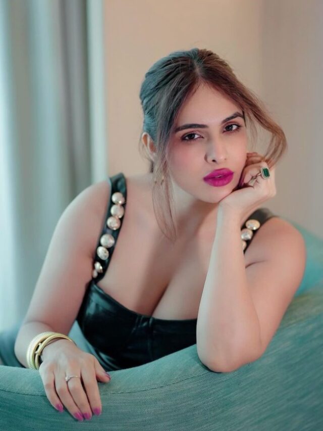 Neha Malik Hot Pic: इस एक्ट्रेस ने फ्लॉन्ट किया कर्वी फिगर, तस्वीरें देख फैंस भी हुए मदहोश