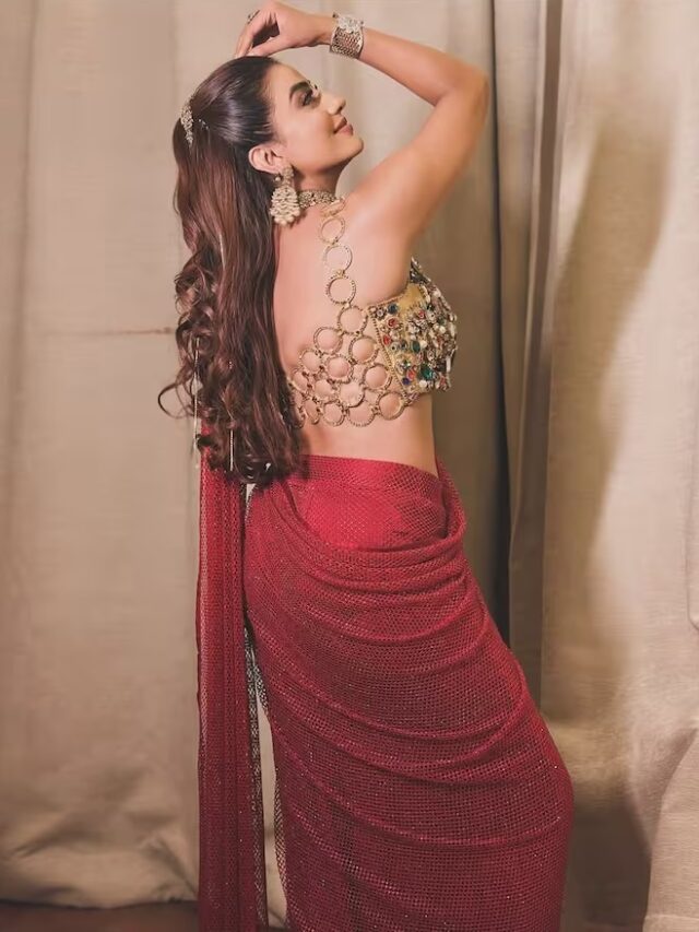 Akshara Singh Hot Pic: कैमरे के सामने इस भोजपुरी अदकारा ने दिए क्यूट पोज, तस्वीरें हो रही वायरल