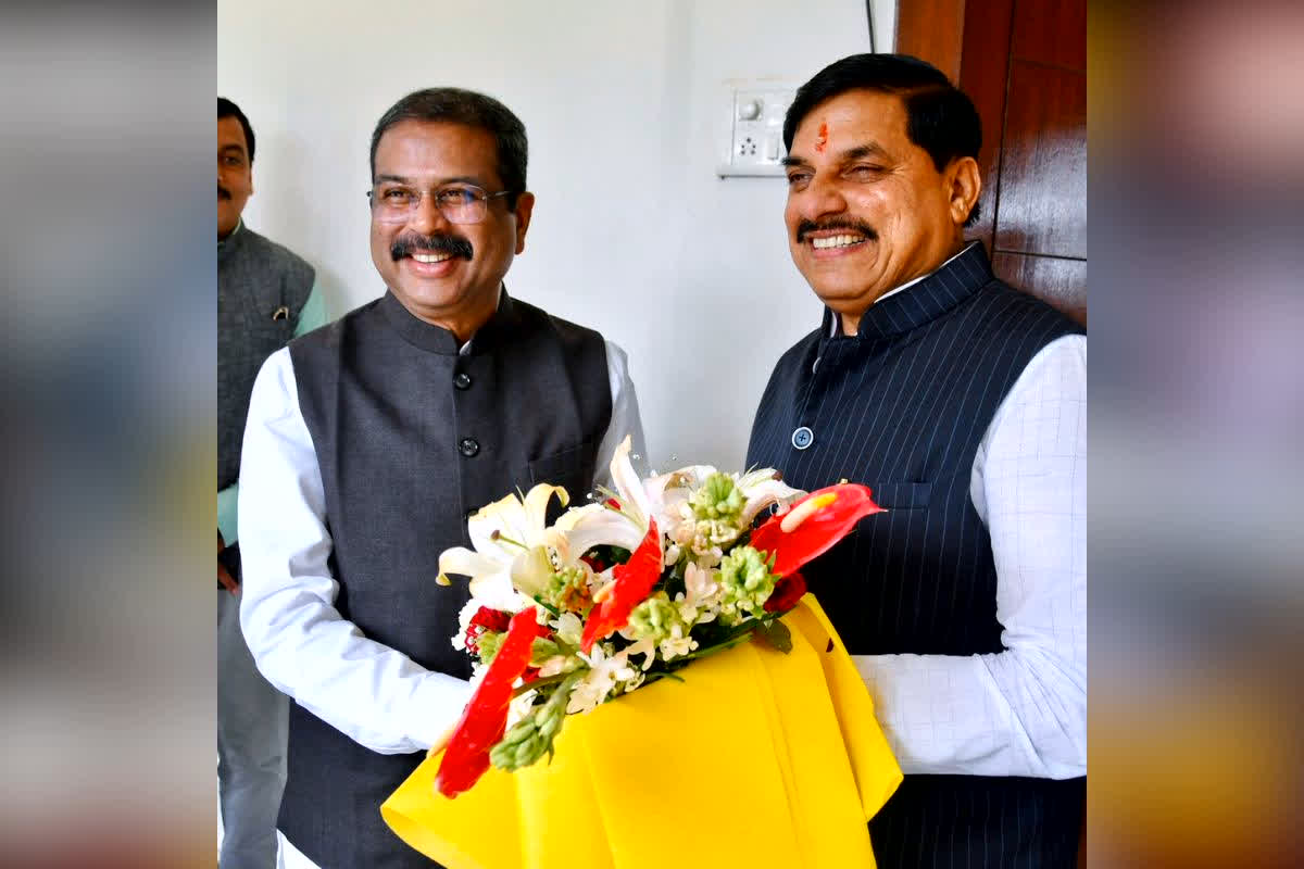 Dharmendra Pradhan Bhopal Visit : भोपाल पहुंचते ही सीधे मुख्यमंत्री निवास पहुंचे शिक्षा मंत्री धर्मेंद्र प्रधान, डॉ. मोहन यादव से मुलाकात के बाद सामने आया यह बड़ा अपडेट