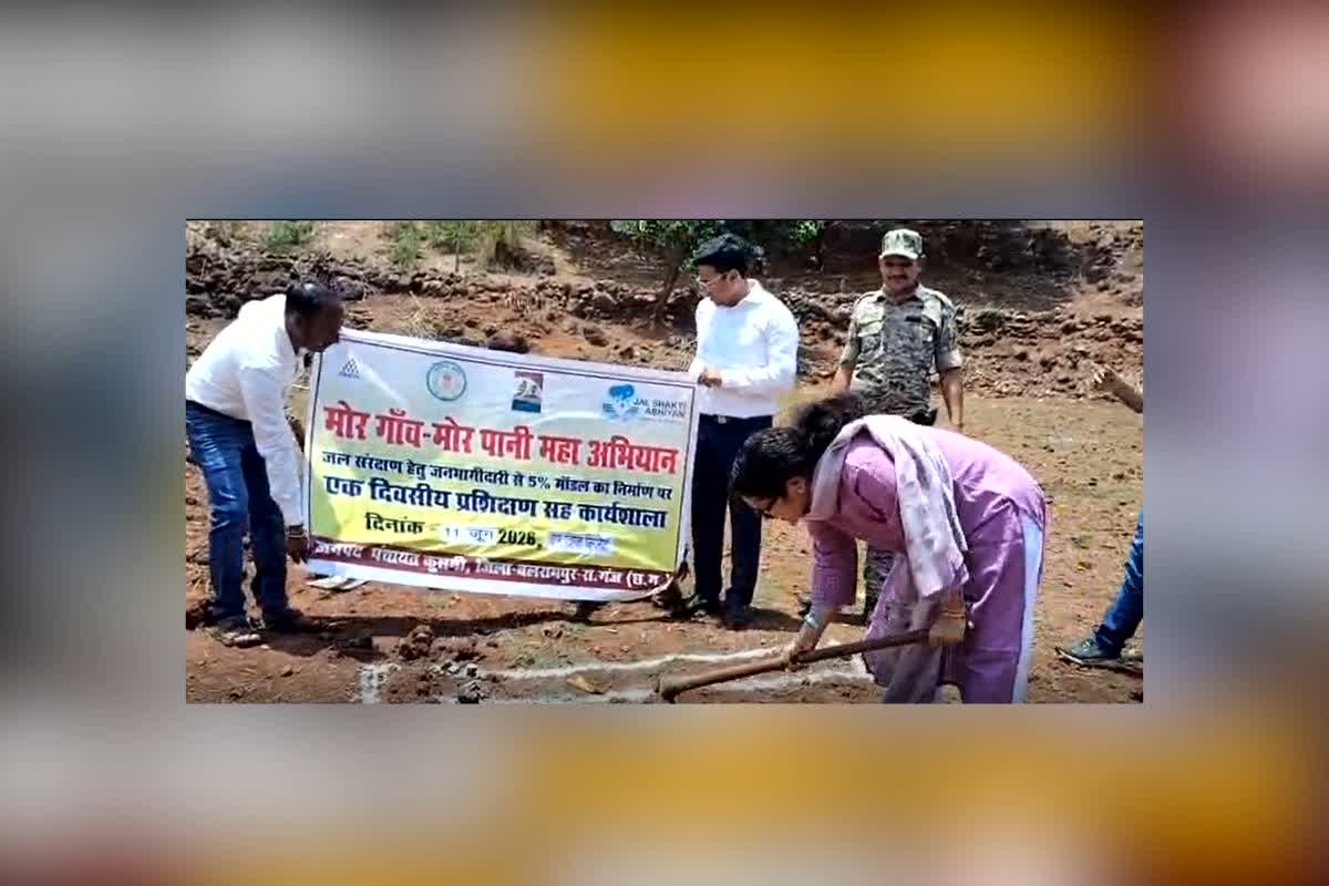 Balrampur Water Crisis News  : सैकड़ों फीट खुदाई के बाद भी नहीं निकल रहा था पानी, अब सूखा मिटाने के लिए ग्रामीणों ने शुरू किया अनोखा अभियान