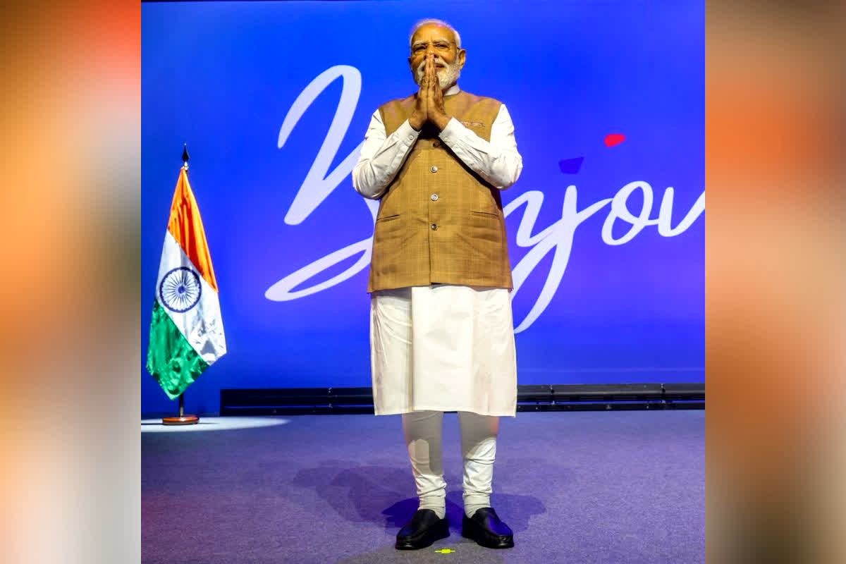 PM Modi in France : पेरिस में गरजे PM मोदी! बोले-लोकतंत्र ने चाय वाले को बनाया प्रधानमंत्री, प्रवासियों के सामने रखा 12 साल का रिपोर्ट कार्ड