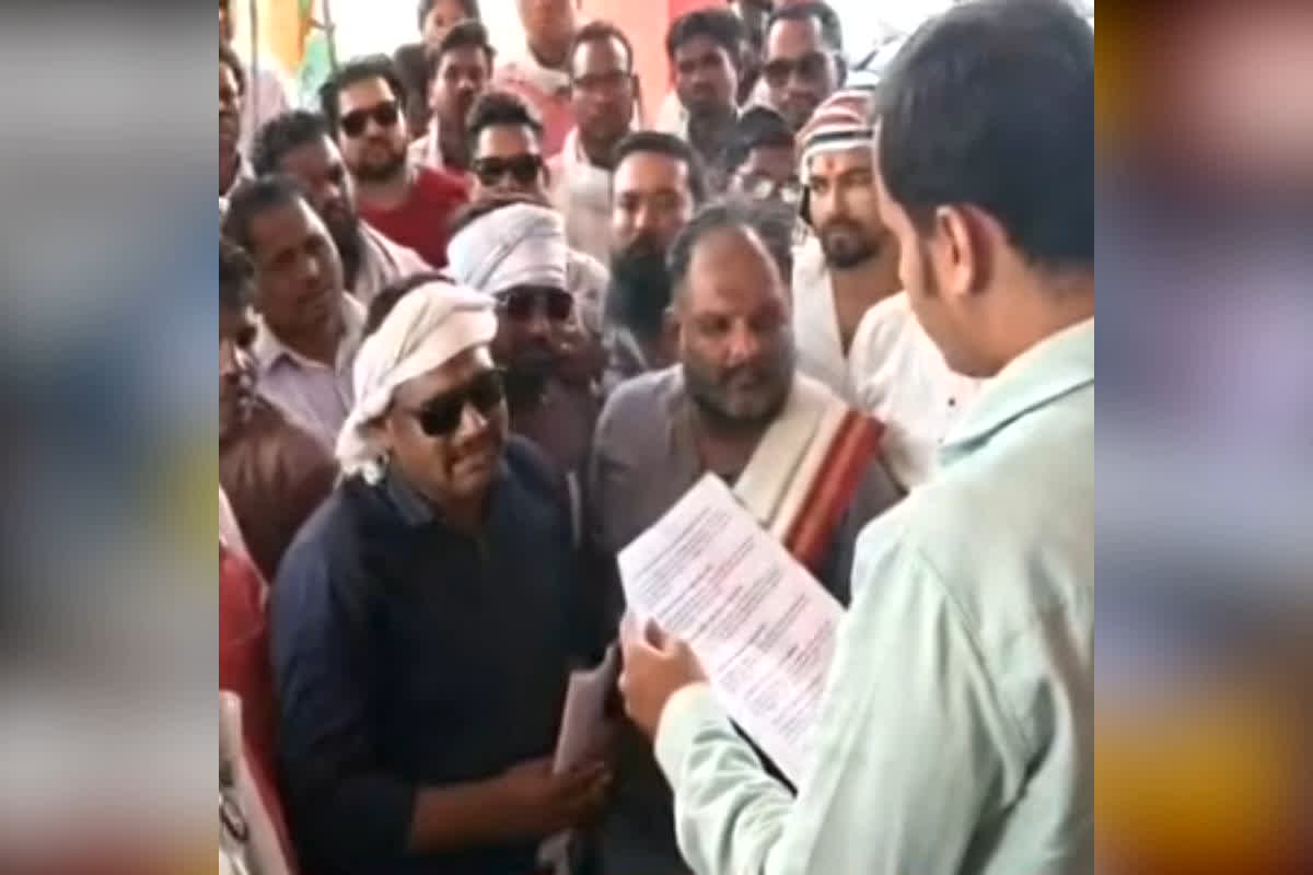 Congress Leader Ritesh Patel Arrested : सरकारी नौकरी दिलाने के नाम पर नेता जी ने ऐंठे 6.5 लाख, फिर थमा दिए फर्जी चेक, 8 साल बाद खुला राज, कांग्रेस जिला महामंत्री गिरफ्तार