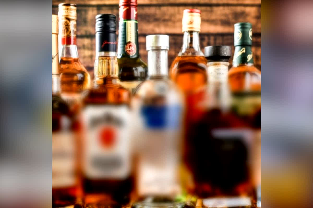 CG Liquor Overrating News : शराब की हर बोतल पर ‘खेल’! 10-20 रुपए की ओवररेटिंग से सालभर में 1500 करोड़ की कमाई का दावा