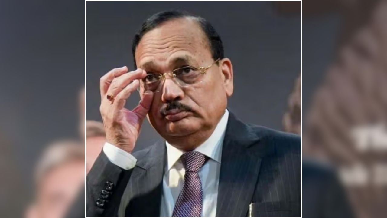  CJI Surya Kant On Delhi Metro Station Closed: ‘दोपहर तक समाधान नहीं हुआ तो’…. मेट्रो स्टेशन बंद होने पर सीजेआई सख्त, अधिकारियों को दिया अल्टीमेटम