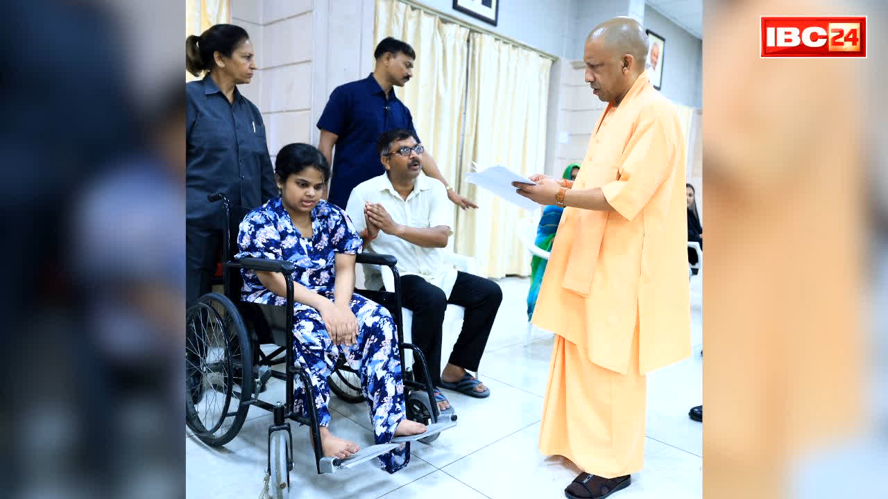 CM Yogi Adityanath Janta Darshan: गृह क्षेत्र गोरखपुर पहुंचे CM योगी आदित्यनाथ.. जनदर्शन में की लोगों से भेंट, अफसरों को दिए समस्याओं के त्वरित निराकरण के निर्देश