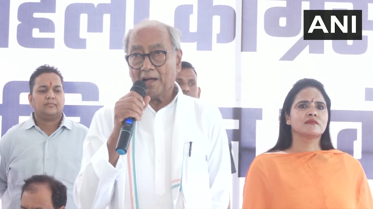 Digvijaya Singh Ayodhya Padyatra: क्या अलग हो रहे है दिग्विजय सिंह और कांग्रेस के रास्ते? पूर्व CM के इस यात्रा में नहीं दिखेगा पार्टी का झंडा, जानें इसकी वजह