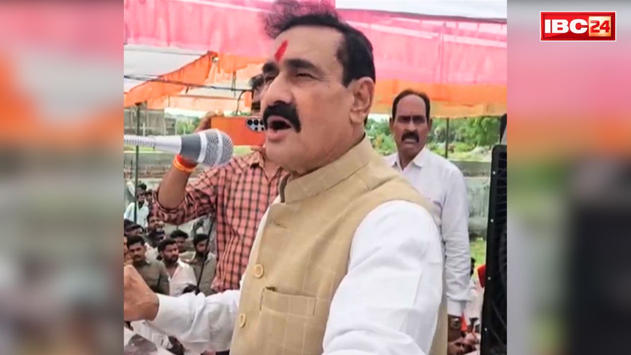 Dr Narottam Mishra Datia News: भरी सभा में फूटा पूर्व गृहमंत्री डॉ नरोत्तम मिश्रा का गुस्सा.. कहा, ‘मैं याद रखने वाला व्यक्ति हूं, भूलता नहीं’.. जानें किसे दी चेतावनी
