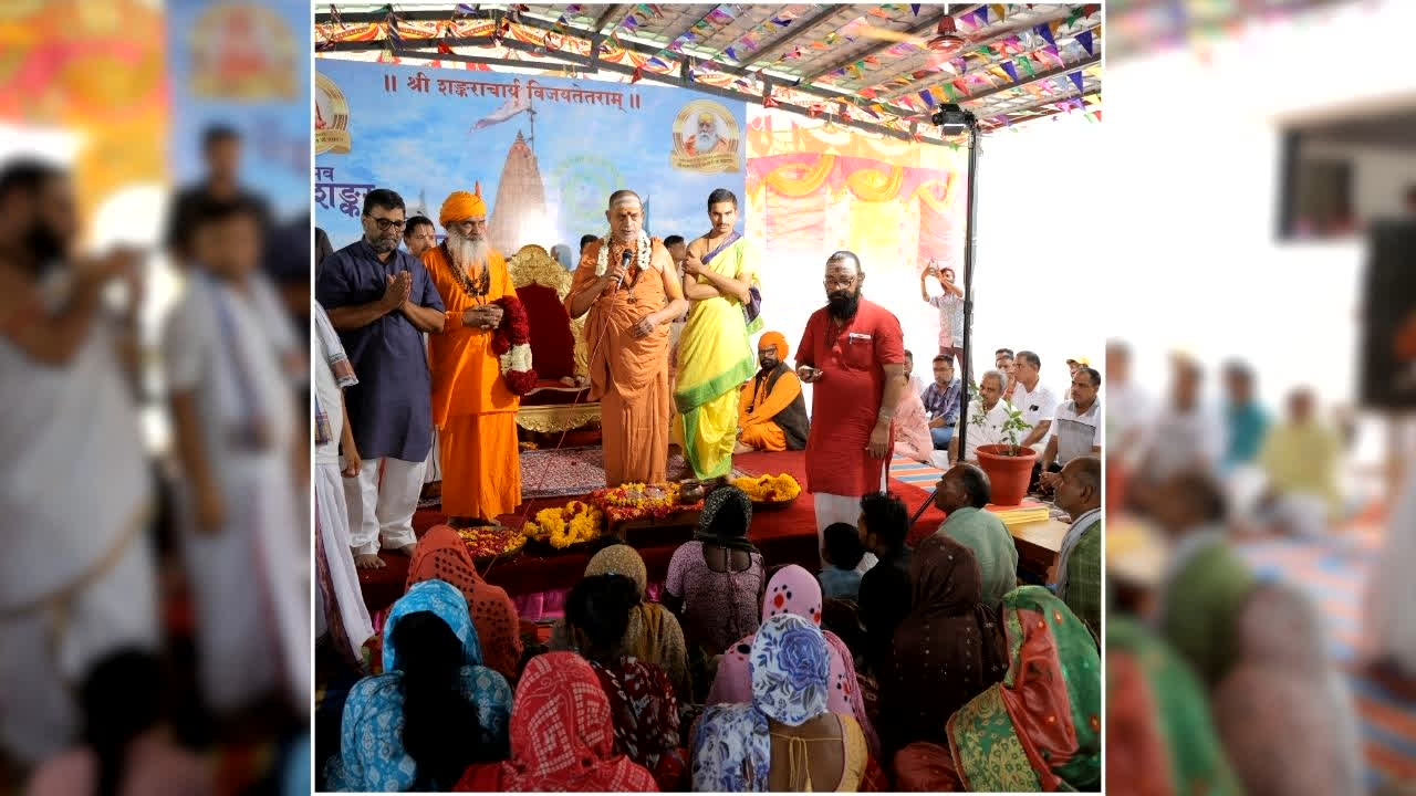 Gujarat Hindu Dharma Wapsi News: एक साथ 20 से ज्यादा आदिवासियों ने की घर वापसी, शंकराचार्य की मौजूदगी में अपनाया सनातन धर्म, लिया यह संकल्प