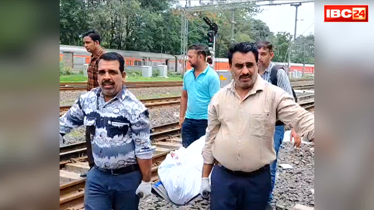 Indore Railway Station Accident Video: जल्दबाजी ने छीन ली जिंदगी!.. ट्रेन में चढ़ने एक दौरान फिसला यात्री का पैर और फिर.. प्लेटफॉर्म पर मची अफरातफरी